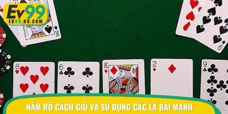 Nắm rõ cách giữ và sử dụng các lá bài mạnh